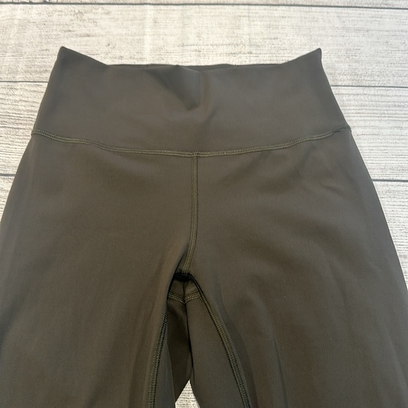 🍋Women’s Lululemon Revitalize 21” Crop size 6🍋 - Picture 4 of 15